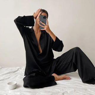Oversized Silk Pajama Set for Women – Chic Low-Cut Neckline and Wide-Leg Pants in Soft Satin-Like Fabric-3